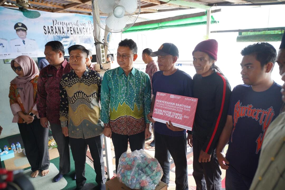 Pemkot Pontianak Salurkan 18 Paket Bantuan bagi 5 Kelompok Nelayan